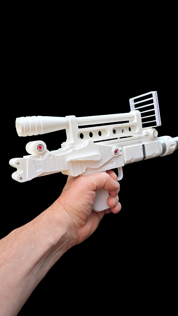 Retro Laser 007 Style Display Prop – 3D Printed Sci-Fi Fan Model