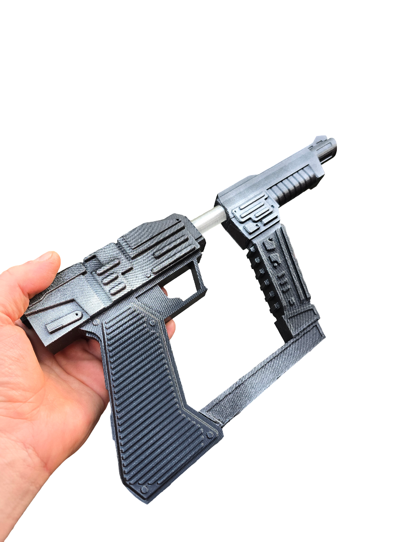 V Visitor Style Display Prop – Fan-Made Sci-Fi Model for Cosplay & Collectors