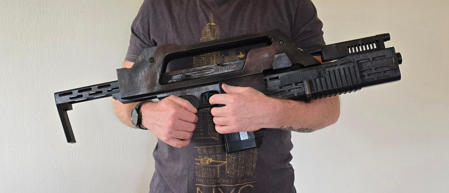 M41A Pulse Rifle Style Prop – Fully Painted 3D Printed Sci-Fi Display Model