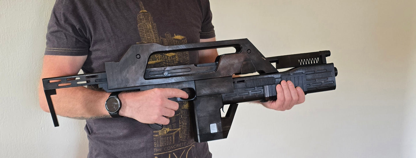 M41A Pulse Rifle Style Prop – Fully Painted 3D Printed Sci-Fi Display Model