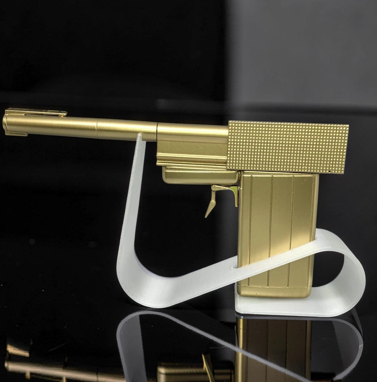 Golden Gun Style Prop – 3D Printed Display Model – Fan-Made Spy Collectible